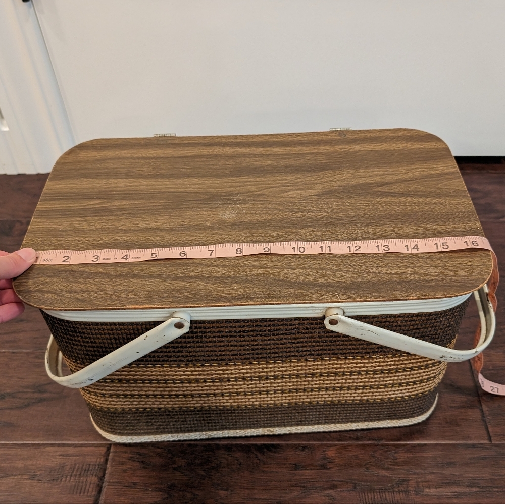 VINTAGE 60s Redmon picnic basket brown wood wicker with white folding handles - Picture 6 of 12